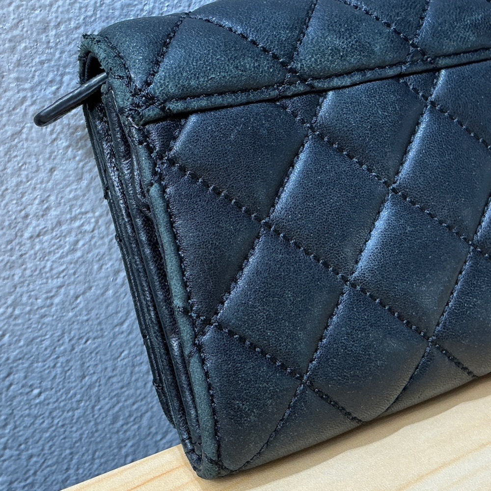 Michal Kors Black Quilted Leather Flap Wallet - Picture 4 of 7